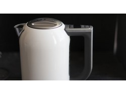 Чайник KitchenAid - 5 KEK 1722 EAC КРЕМОВЫЙ